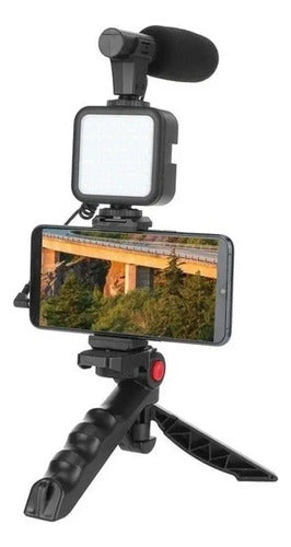 Kit De Grabación Con Micrófono Luz Led Y Soporte Tripode Color Negro