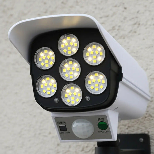 Foco De Luz Solar Tipo Cámara De Seguridad Sensor + Control Blanco