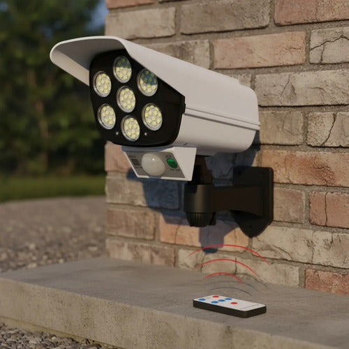 Foco De Luz Solar Tipo Cámara De Seguridad Sensor + Control Blanco